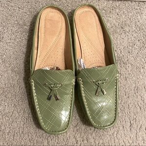 Naturalizer slip on loafers unisex green size 11M